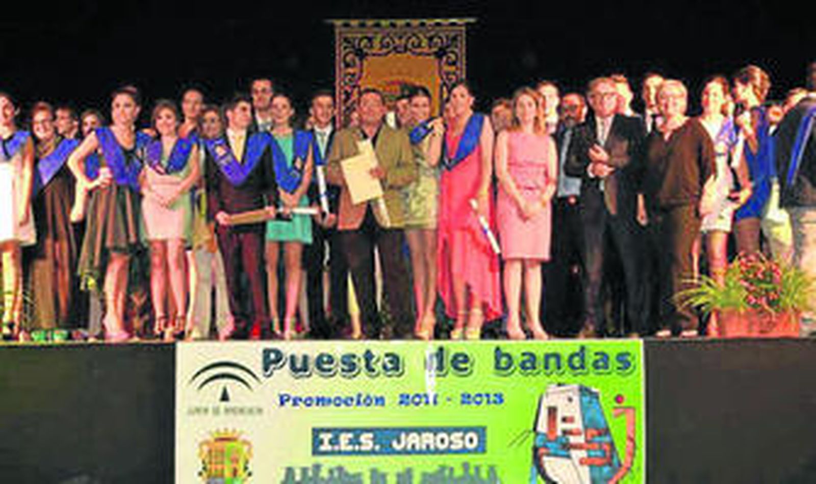 Los alumnos del IES Jaroso tras la puesta de bandas.