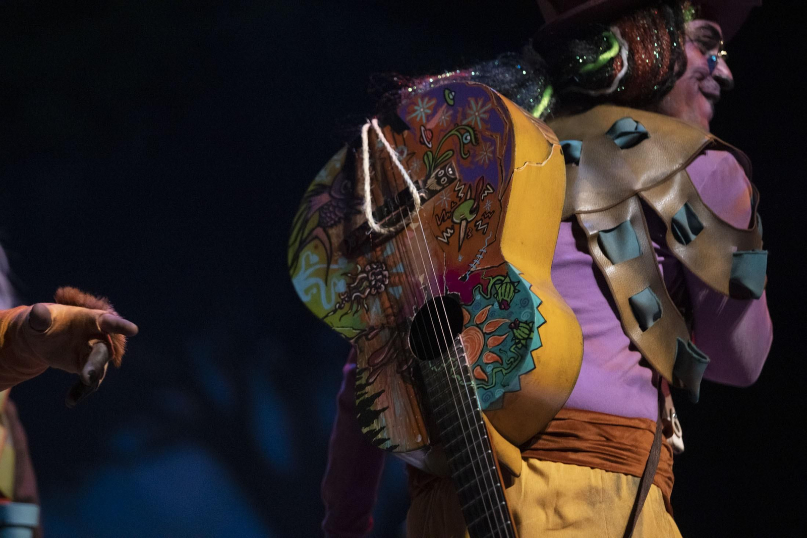 Imágenes de la actuación de la comparsa de Villalba del Alcor y Paterna  'Un mundo nuevo' en el Carnaval Colombino