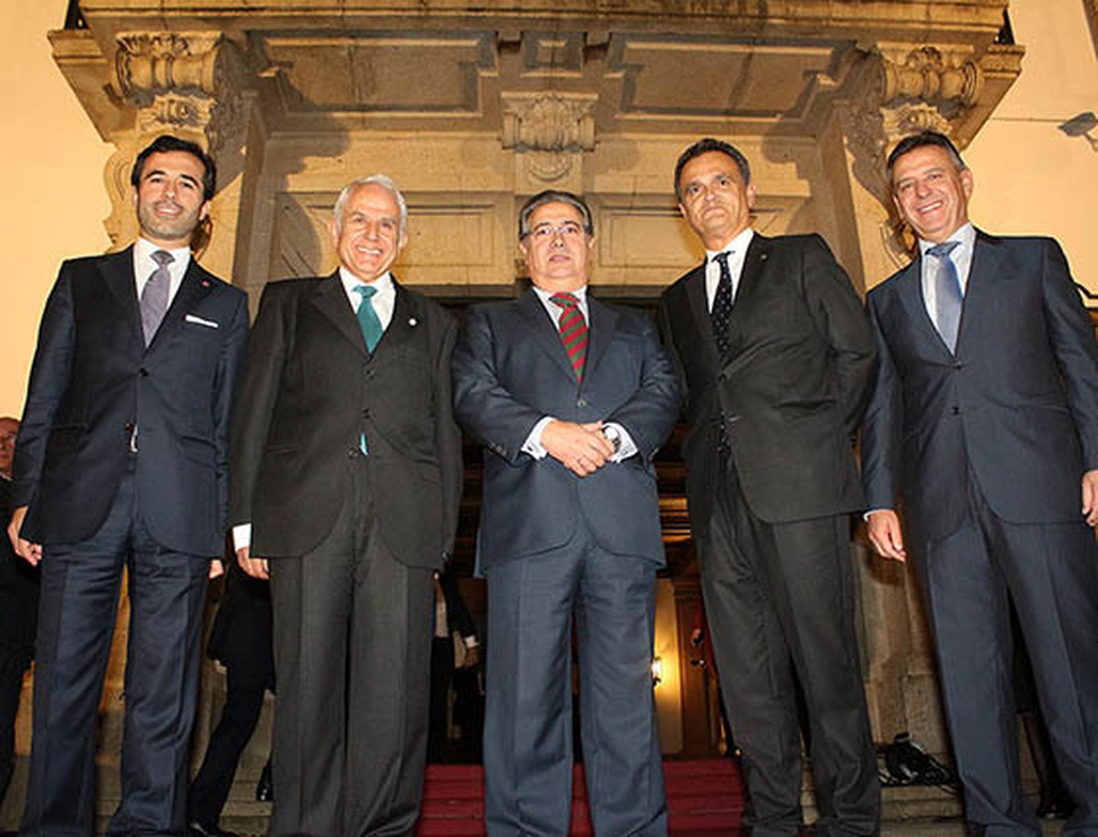 Jorge Monteiro, cónsul general de Portugal en Sevilla Antonio Pascual, presidente de la Fundación Sevillana Endesa; Juan Ignacio Zoido, alcalde de Sevilla; el embajador de Portugal en España, Francisco Ribeiro de Menezes, y Francisco Arteaga, director territorial de Sevillana Endesa en Andalucía y Extremadura.  Foto: Victoria Ramírez