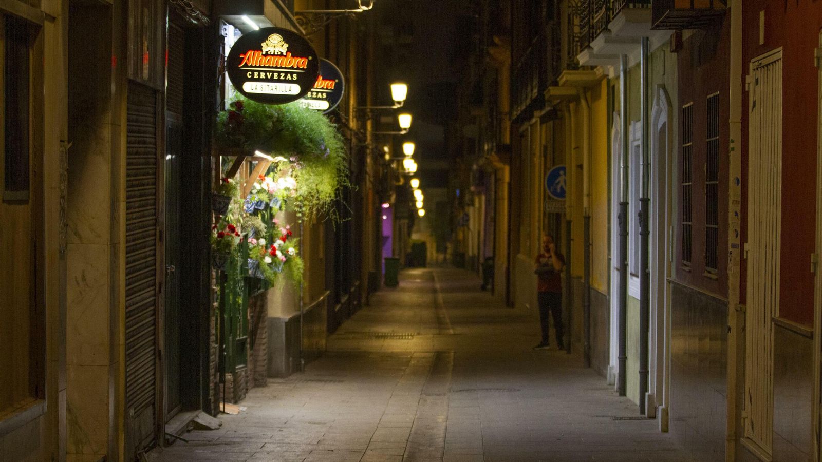 Uno de los bares que resistieron abiertos hasta anoche.