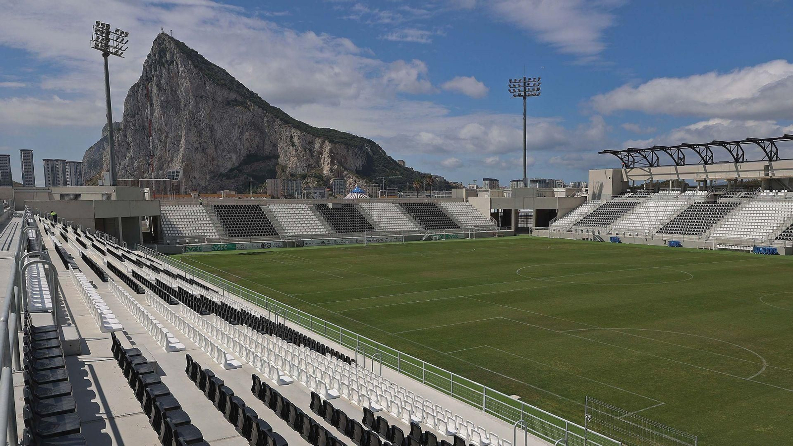 El estadio de la Real Balompédica Linense.