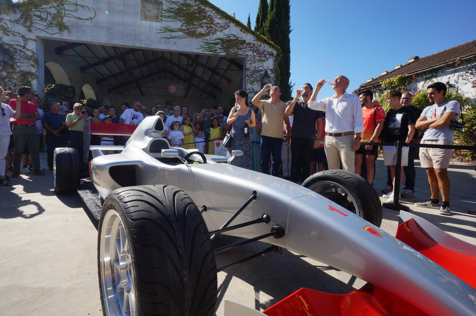 La presentación en sociedad del Fórmula 1 construido por un agricultor de Montilla, en imágenes