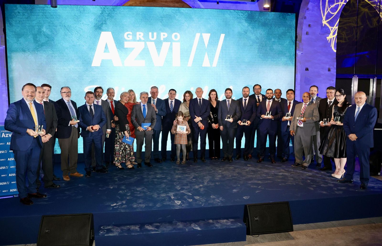 Foto de familia de los galardonados con los Premios Azvi 2024.