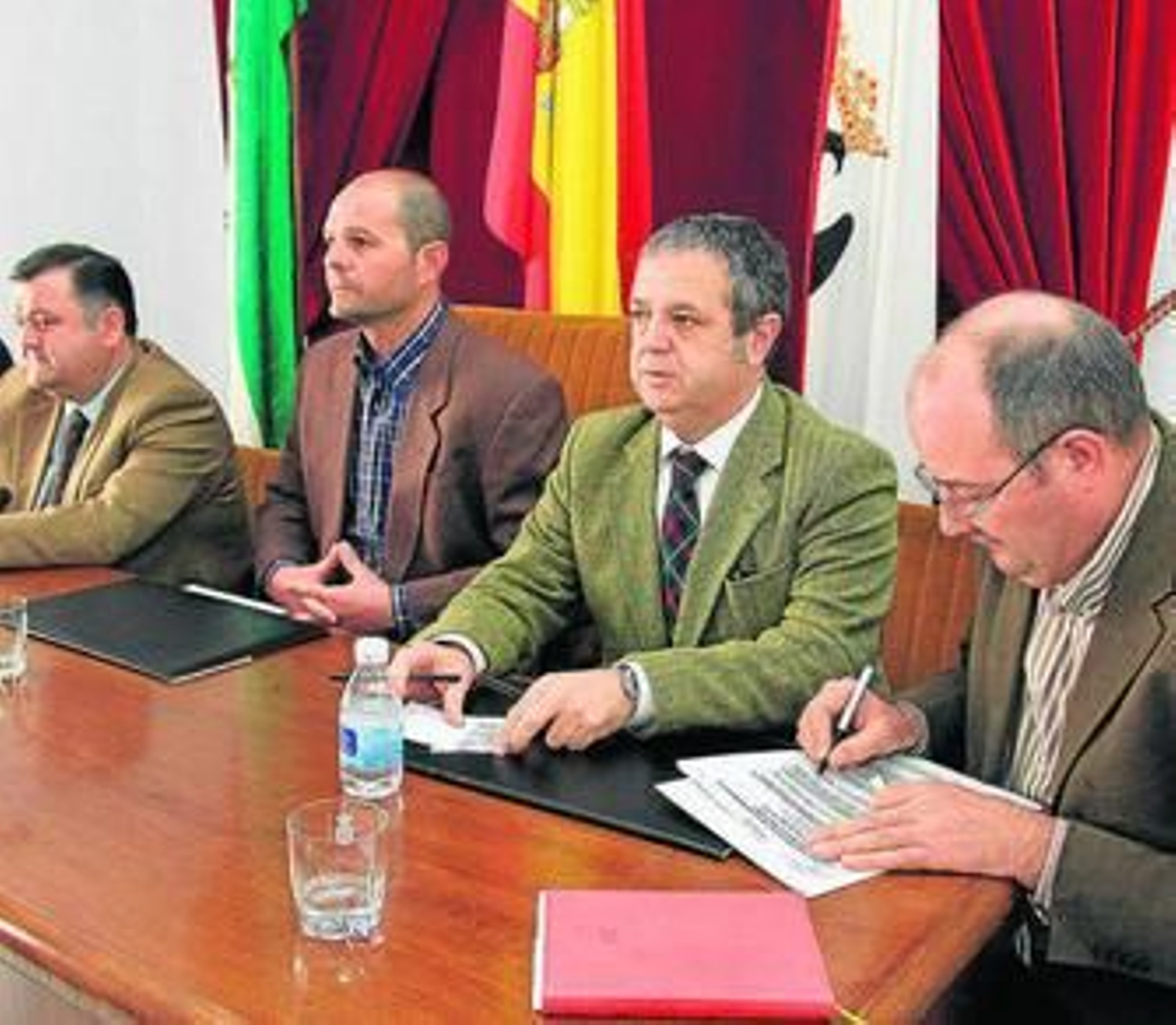 Francisco Zurera, Miguel Ruz, Salvador Fuentes y Julio Bacete en la reunión de ayer en Montalbán.