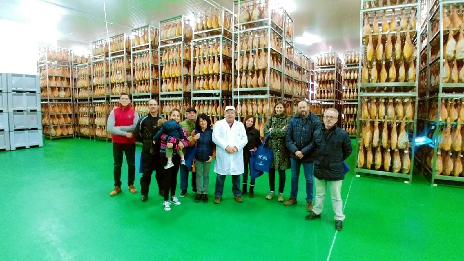 Actividad en torno a los jamones, celebrada en Alcóntar