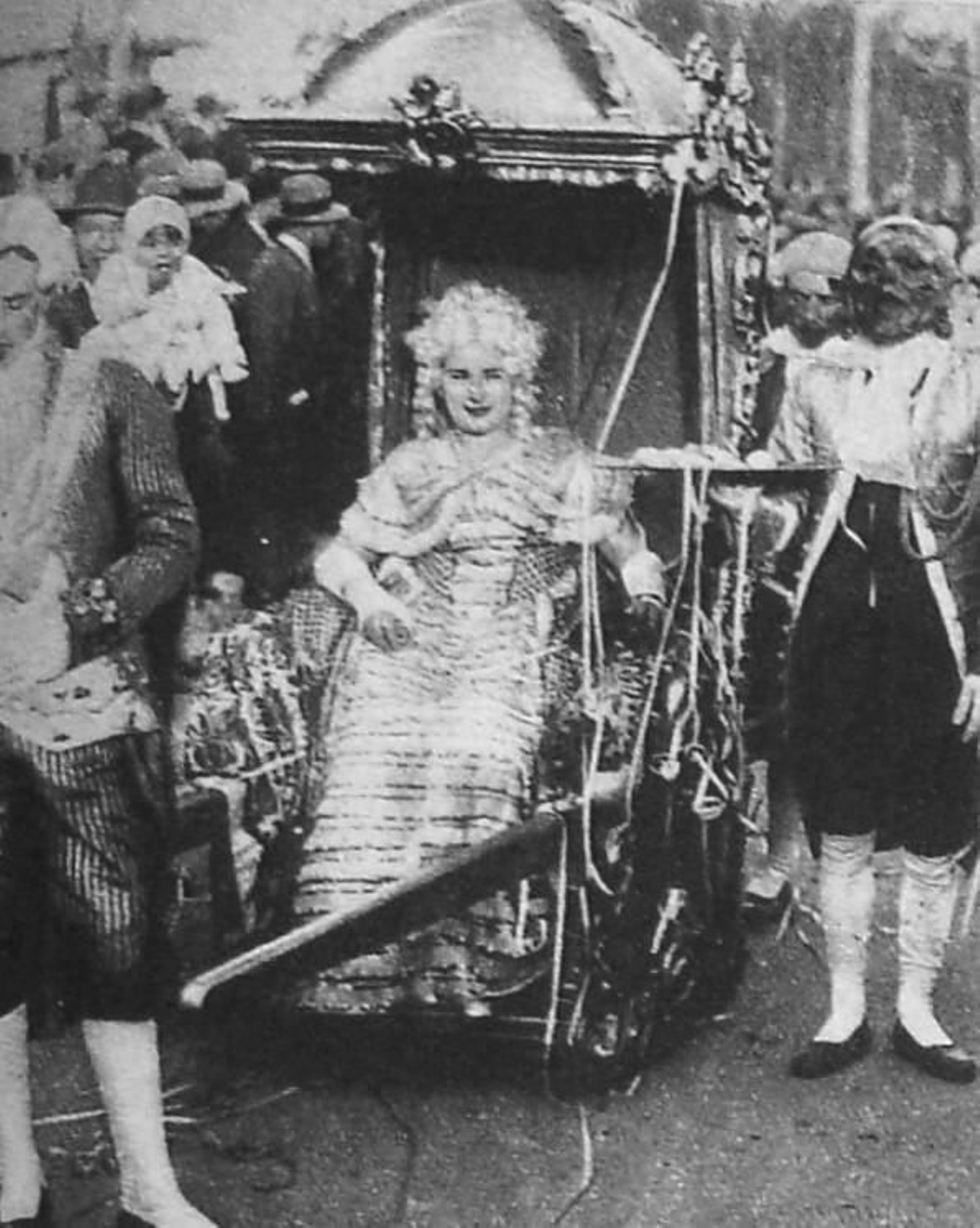 Litera portada por criados.