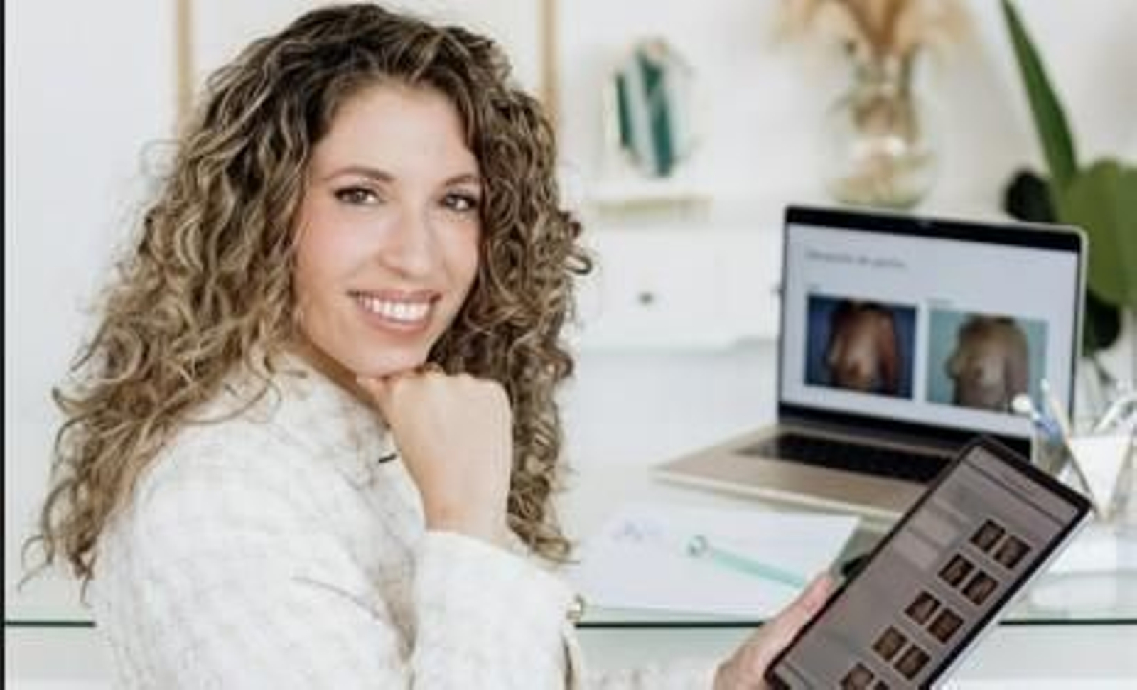 La doctora Carmen Ruiz Garzón, especialista en Cirugía Plástica y Estética.