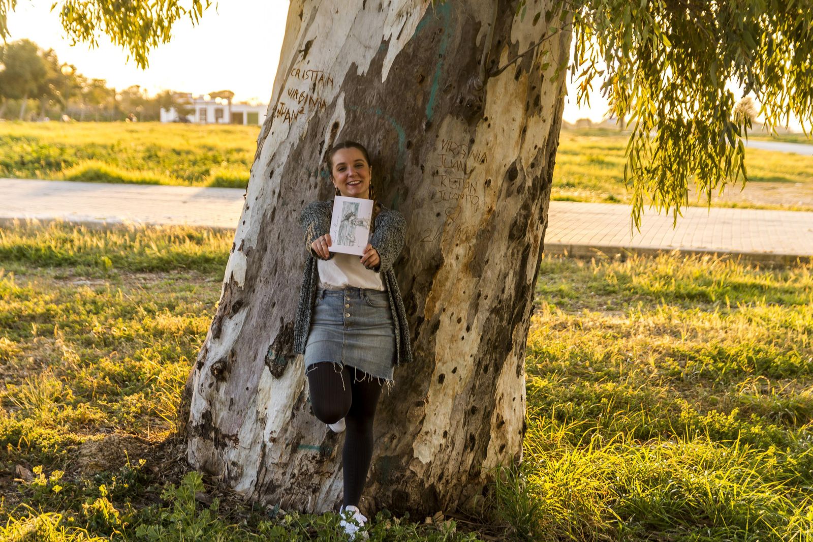 La jerezana María Romero posa con sus primer libro.