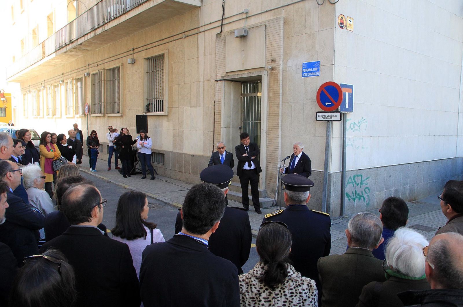 Acto de rotulación de la calle Abogado Juan José Domínguez en imágenes