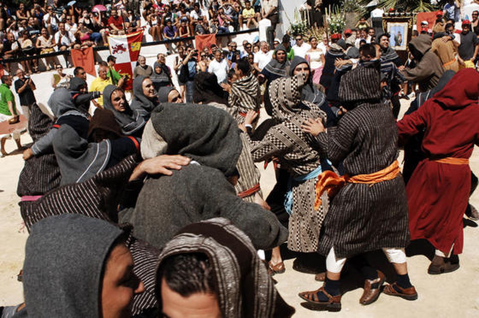 Benamahoma recrea la lucha entre ambos grupos durante la Reconquista en el fin de semana

Foto: Ramon Aguilar