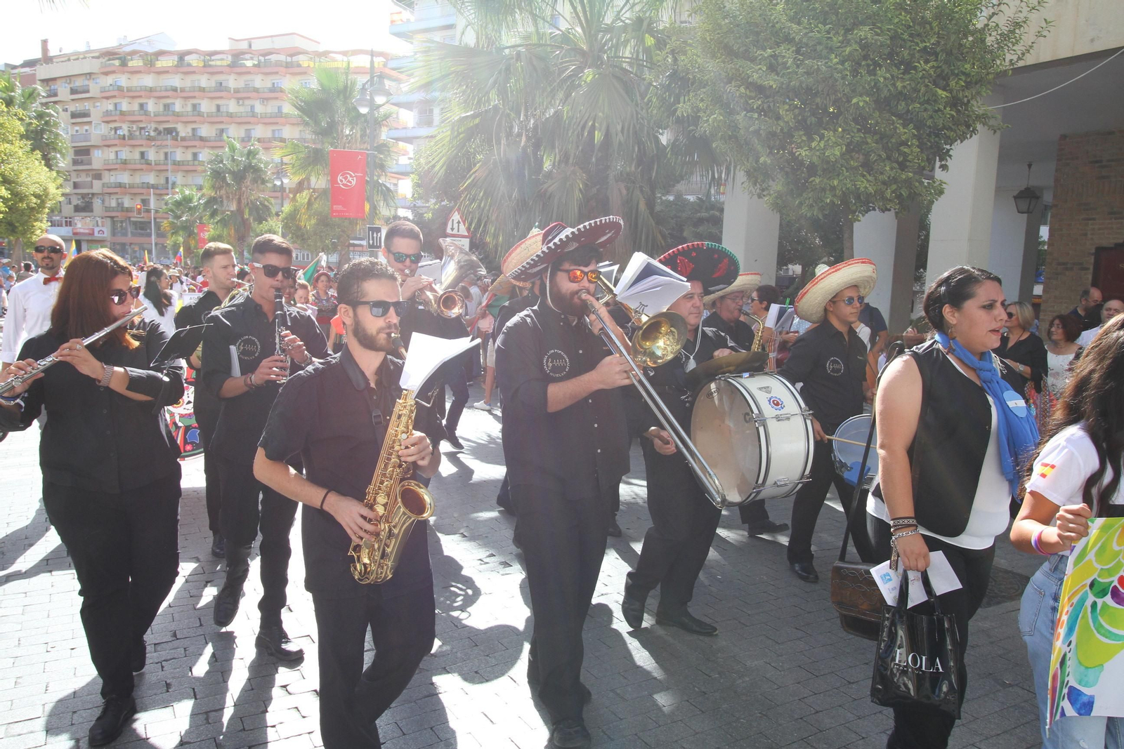 Imágenes del desfile Iberoamericano de bailes.