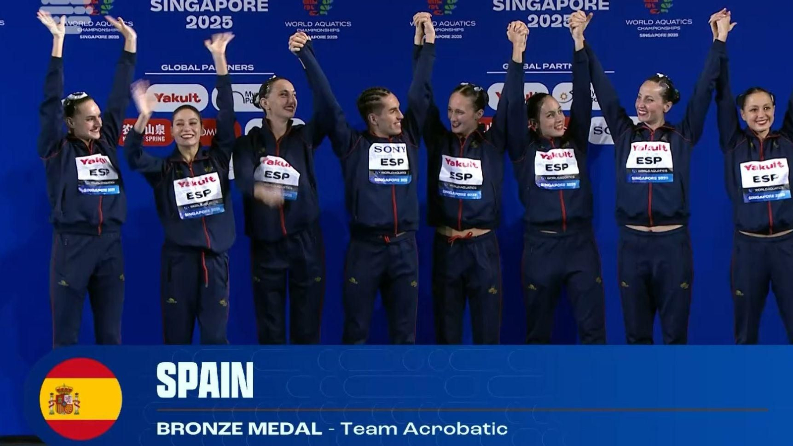 El conjunto español de natación sincronizada celebra la medalla de bronce