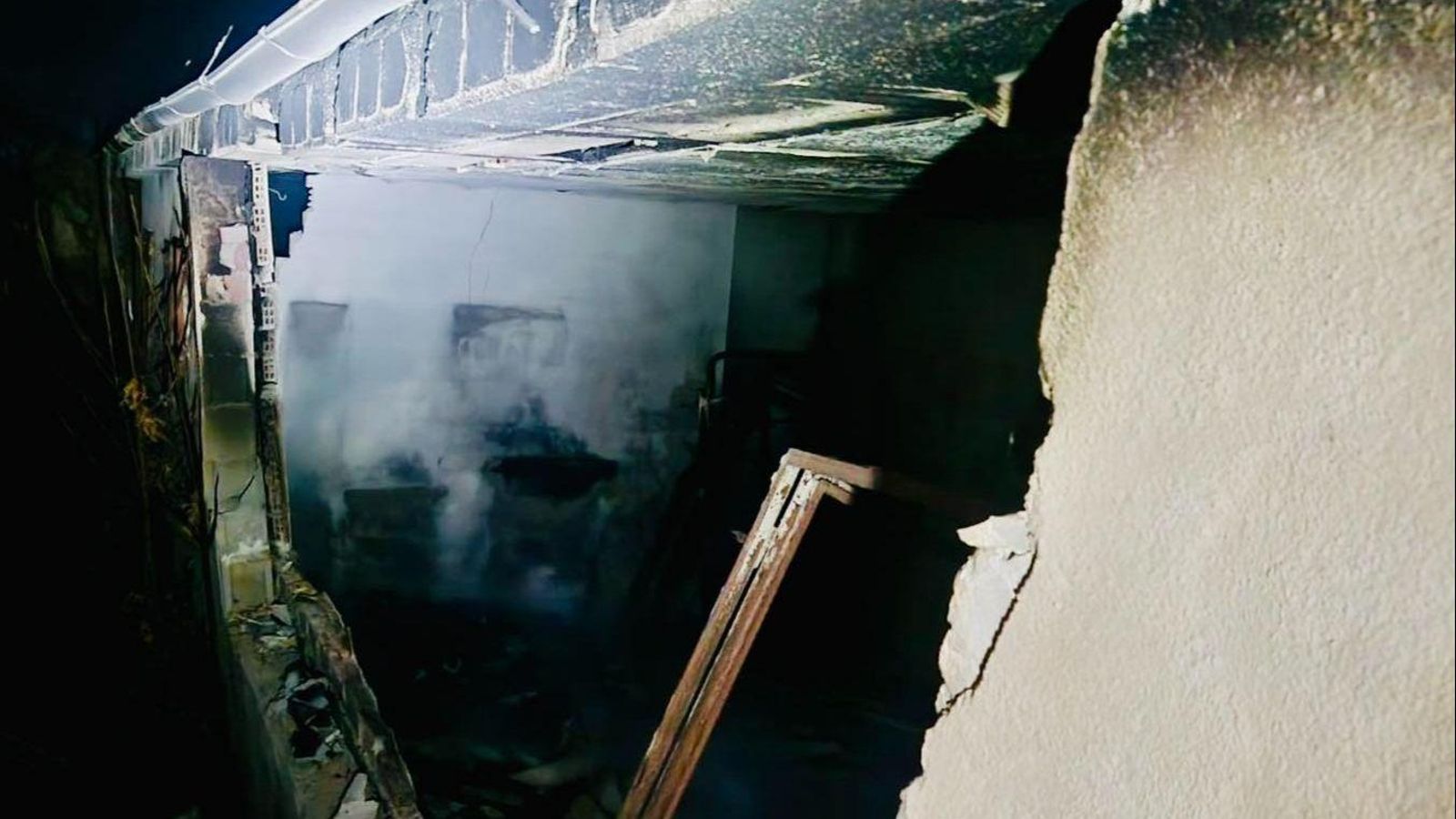 Parte de la vivienda quemada en el incendio de Mancha Real.