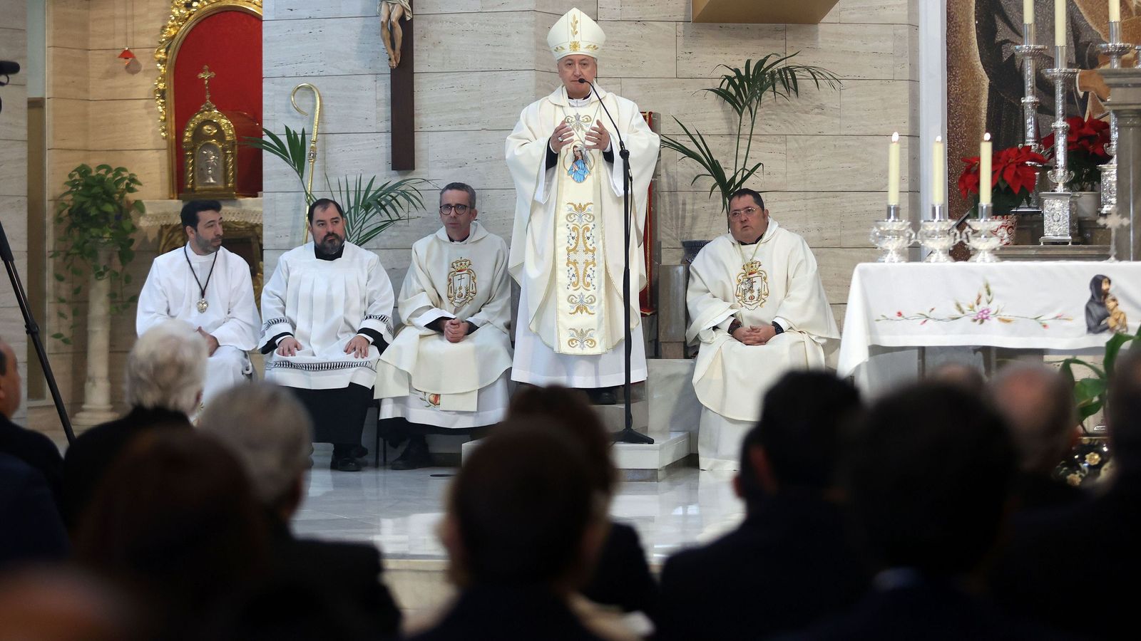 Imágenes de la bendición de María Santísima de los Enfermos y Reina de Todos los Santos
