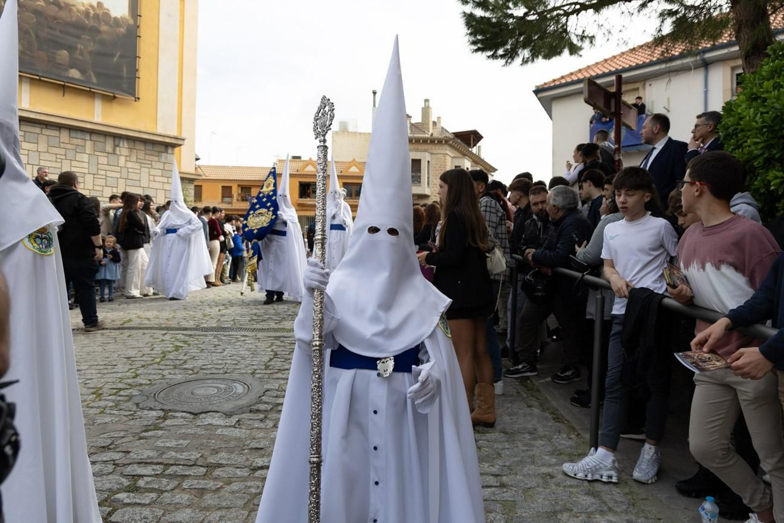 Los jiennenses se echan a la calle para presenciar la primera de las procesiones de la jornada: la Borriquilla (I)