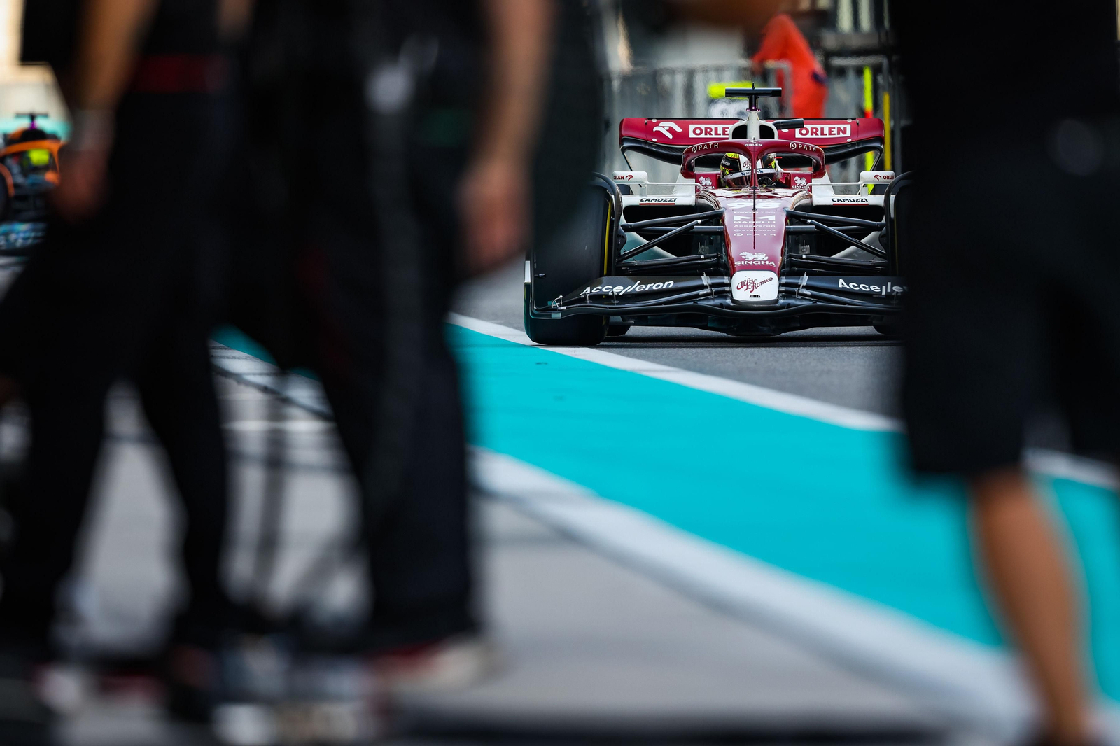 Las escuderías de  Fórmula uno se prueban tras el fin de temporada