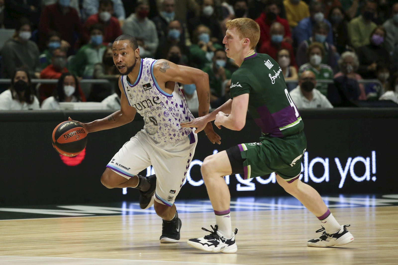 Alberto Díaz defiende a Goudelock.