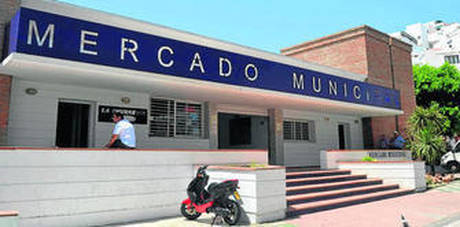 Salobreña pone fin a los domingos sin pescado fresco