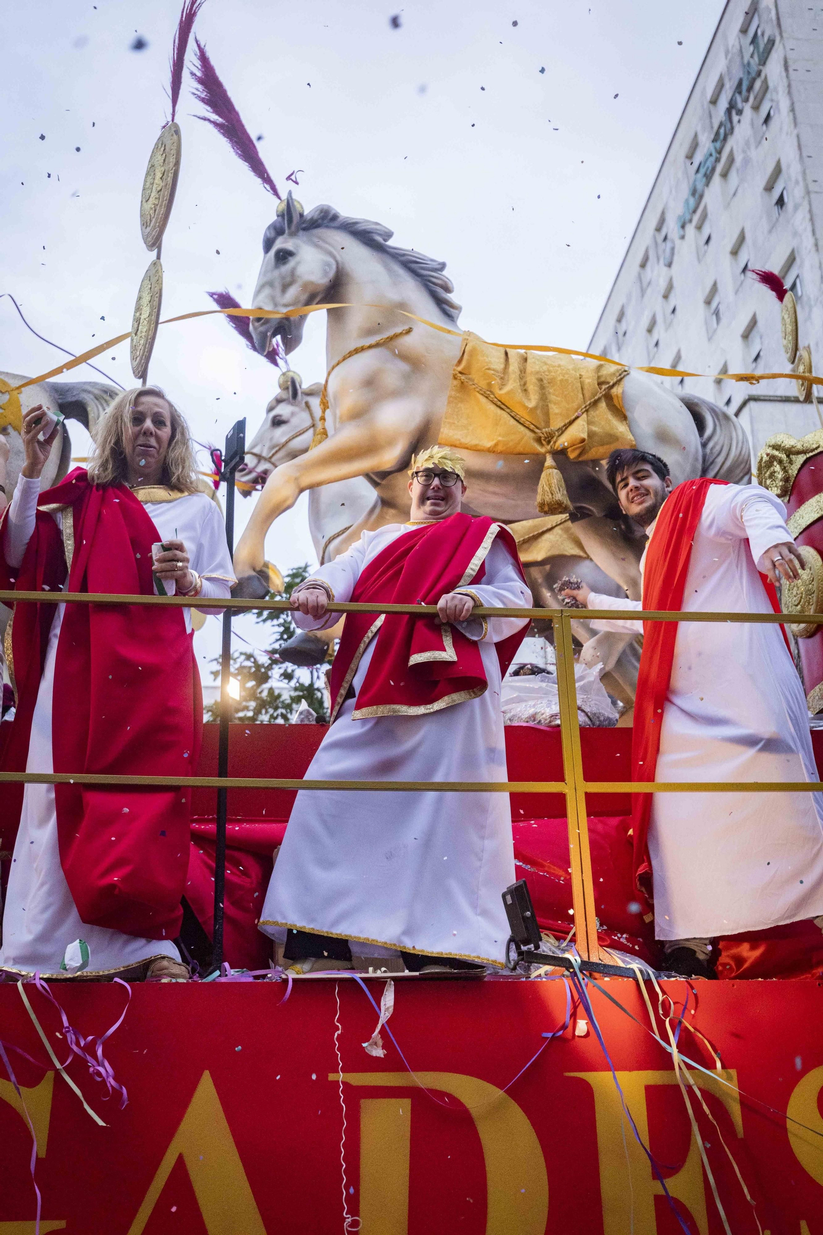 La Cabalgata Magna del Carnaval de Cádiz 2024, en imágenes