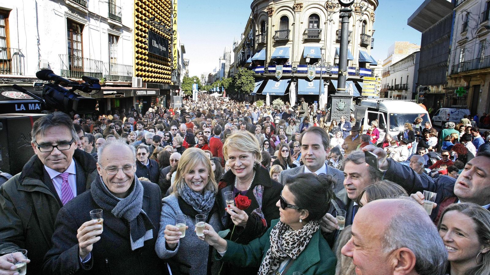 Brindis multitudinario por la celebración en 2014 de Jerez, Ciudad Europea del Vino.