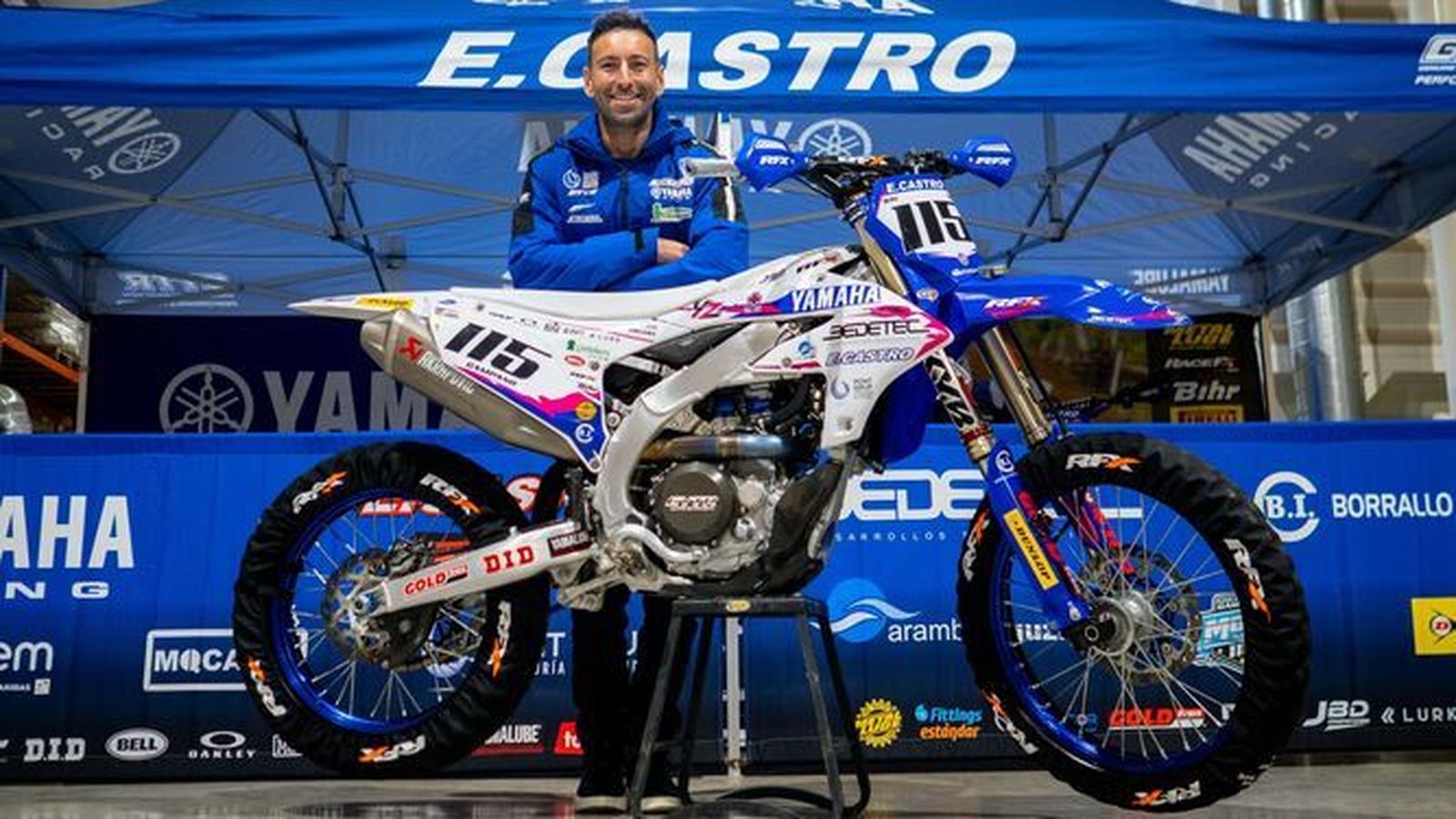 Carlos Campano,  con la flamante Yamaha 450.