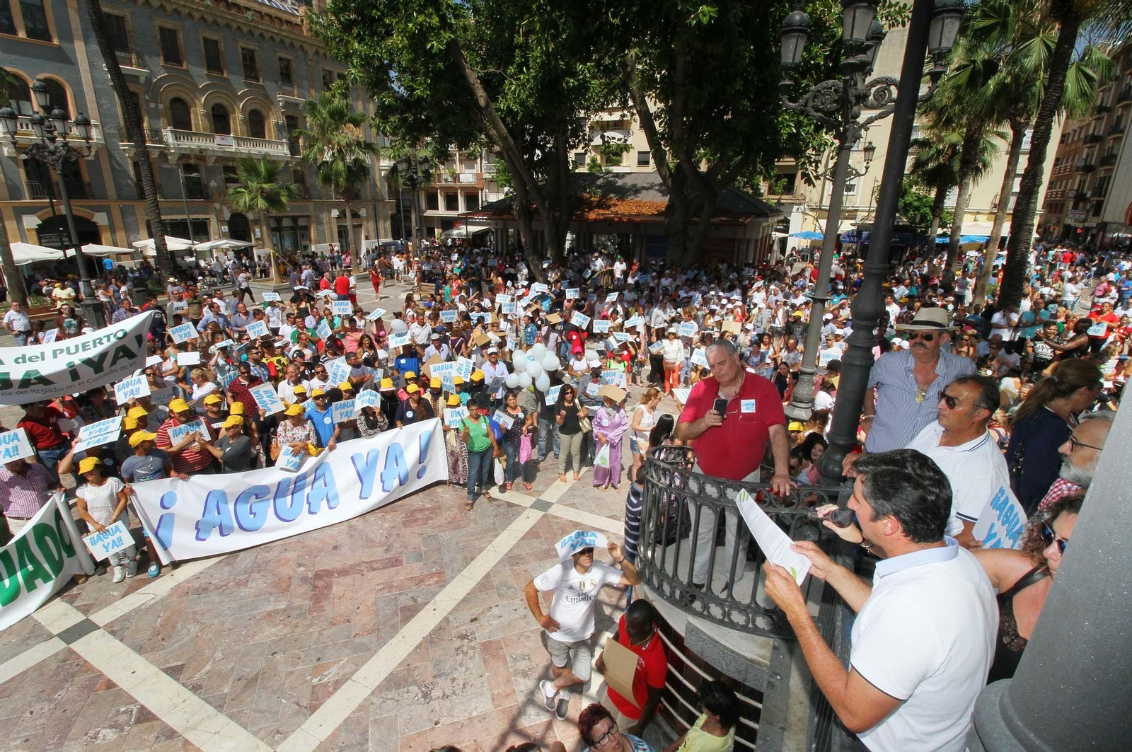 Imágenes de la manifestación para pedir agua y tierra para los regadíos del Condado.