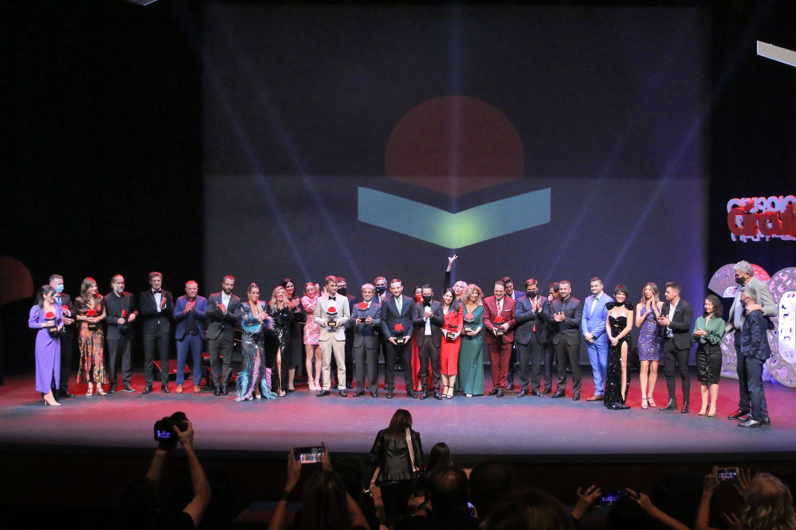 Foto de familia de los premiados en esta edición de los Premios Círculo Rojo.