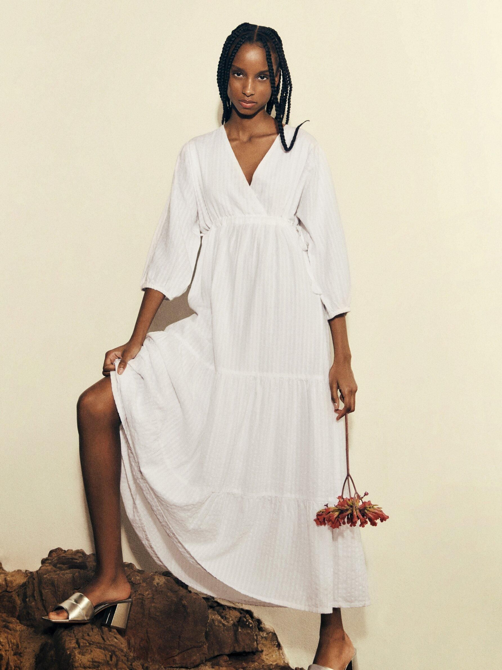 Vestido blanco de Lefties.