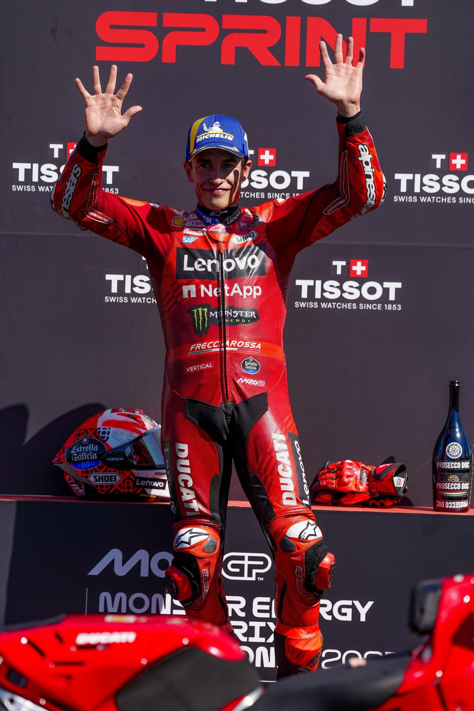 Marc Márquez celebra su triunfo en la carrera esprint.