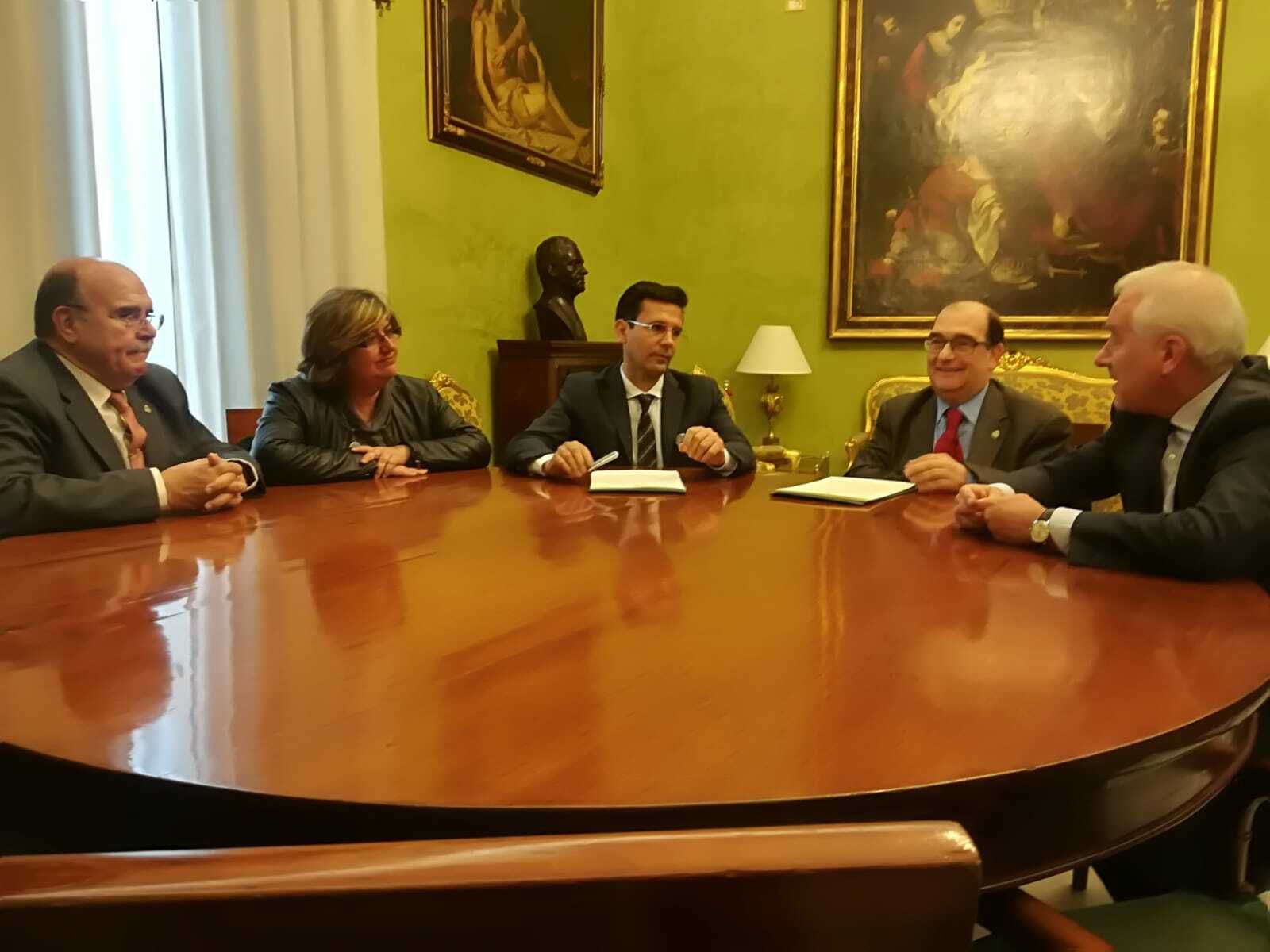 Imagen de la firma del convenio, esta mañana