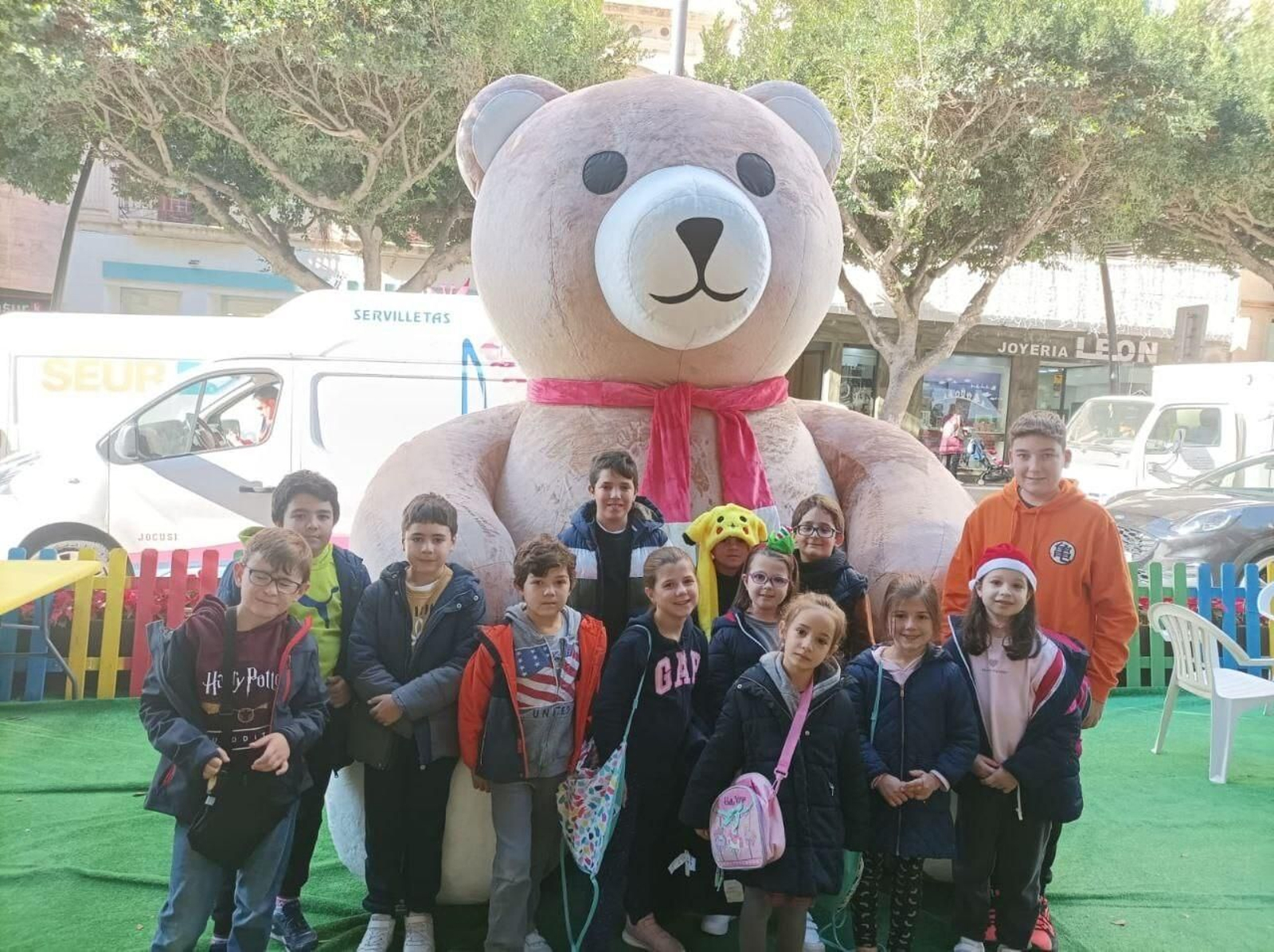 Niños de la Escuela de Navidad municipal