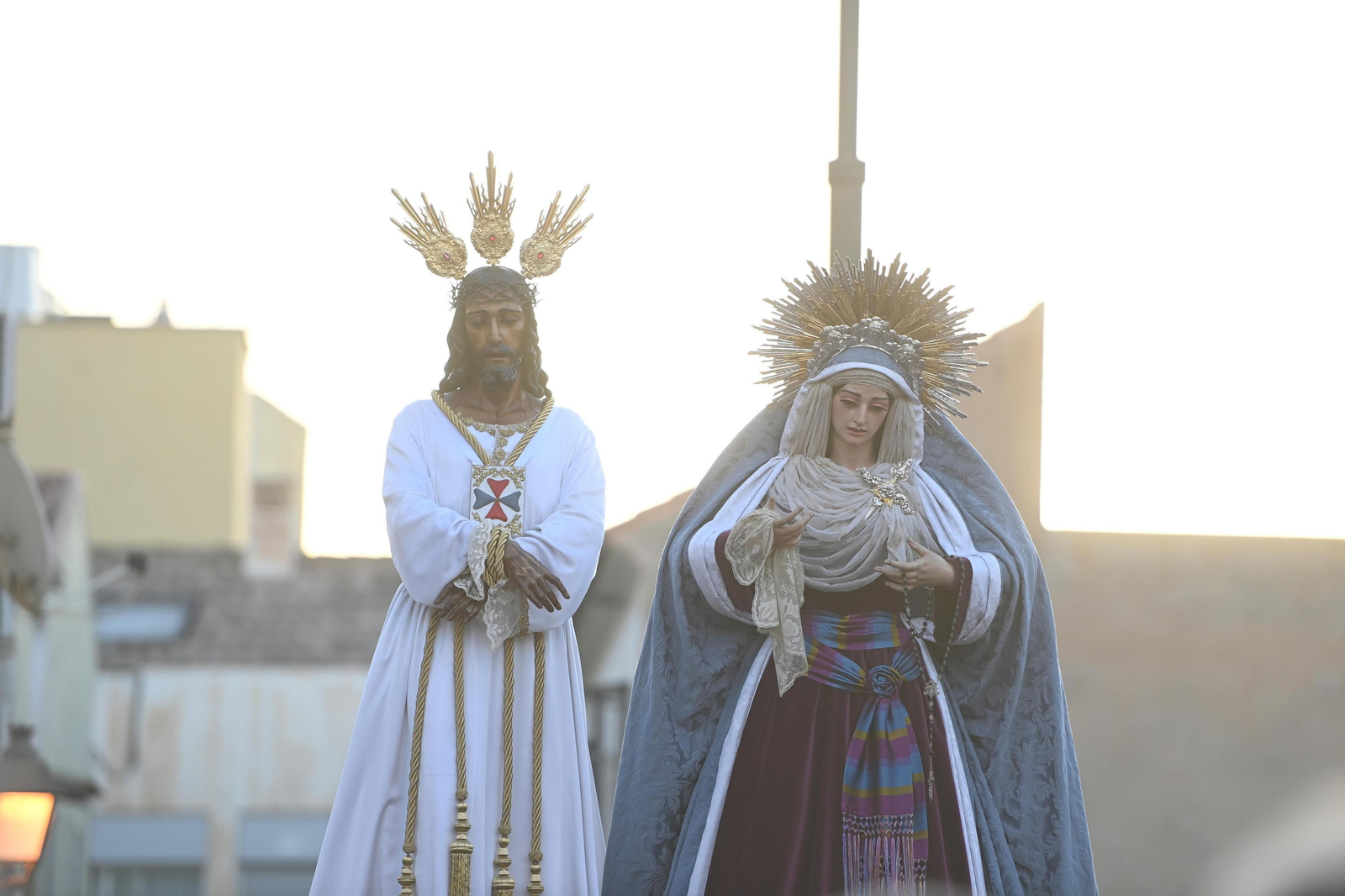 La misa del alba y el traslado del Cautivo, en fotos