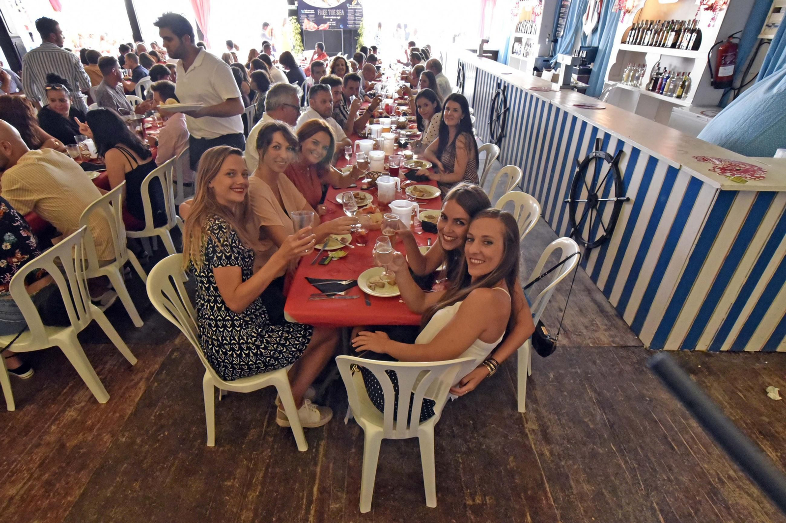 Almuerzo en una caseta de la Feria de Tarifa