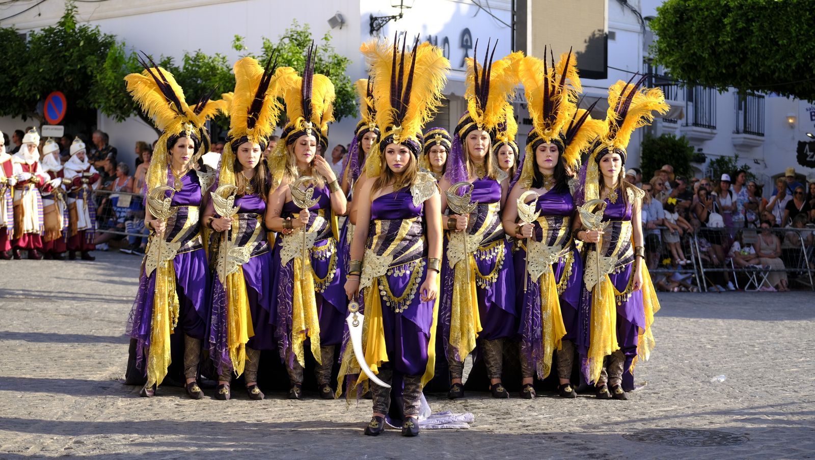 El espectacular desfile de Moros y Cristianos de Mojácar, en imágenes
