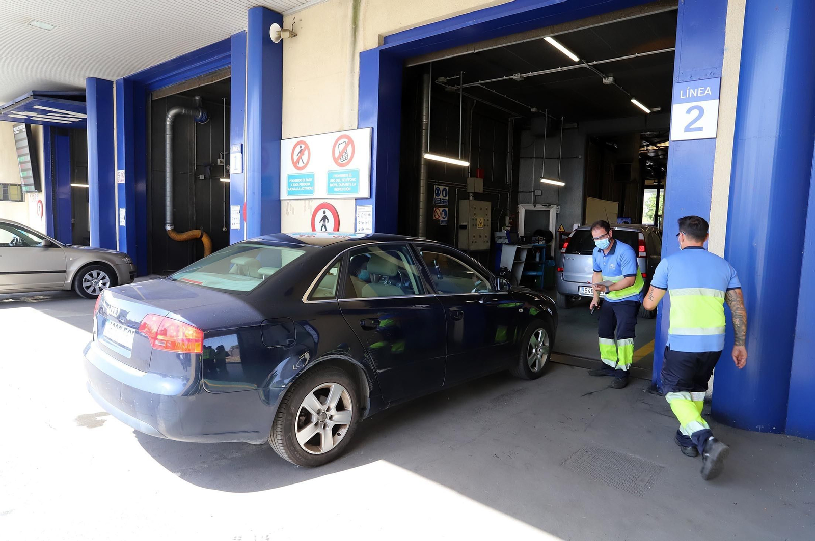 Imágenes de la Estación de Inspección Técnica de Vehículos (ITV) tras la visita de Bella Verano y Francisco José Delgado,  director general de Veiasa