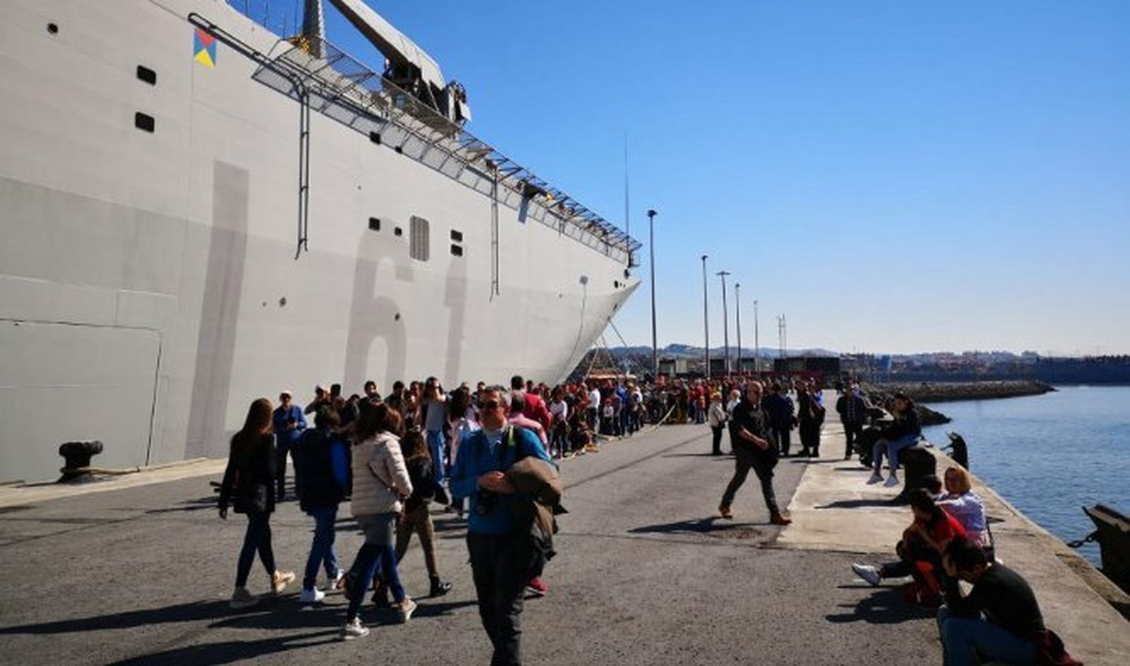 Ambiente en el puerto de Getxo en uno de los días de puertas abiertas.
