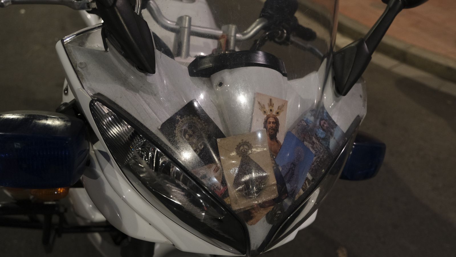 Imágenes de La Magna por las calles de Almería