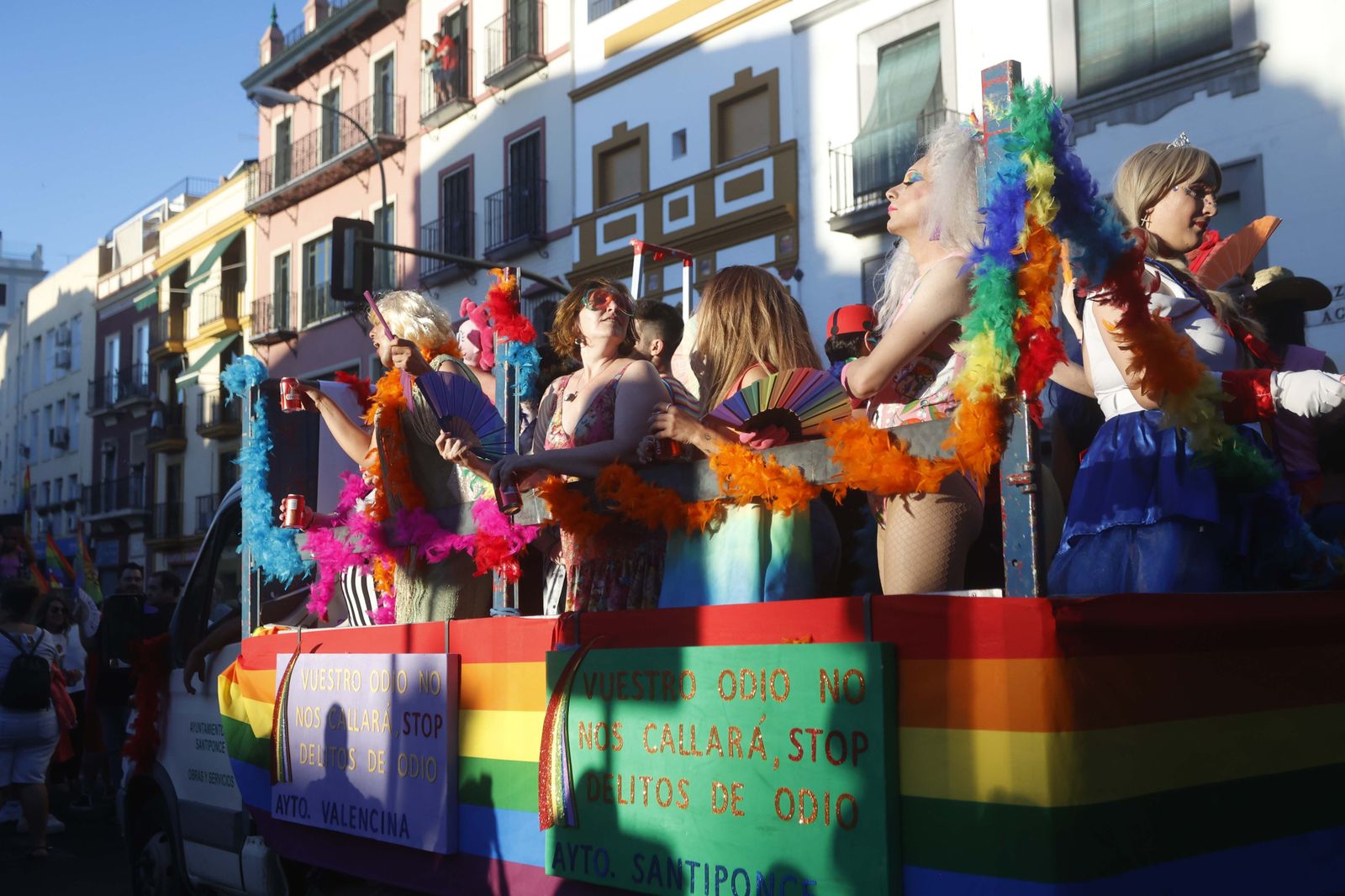 Las imágenes de la cabalgata del orgullo en Sevilla  2022