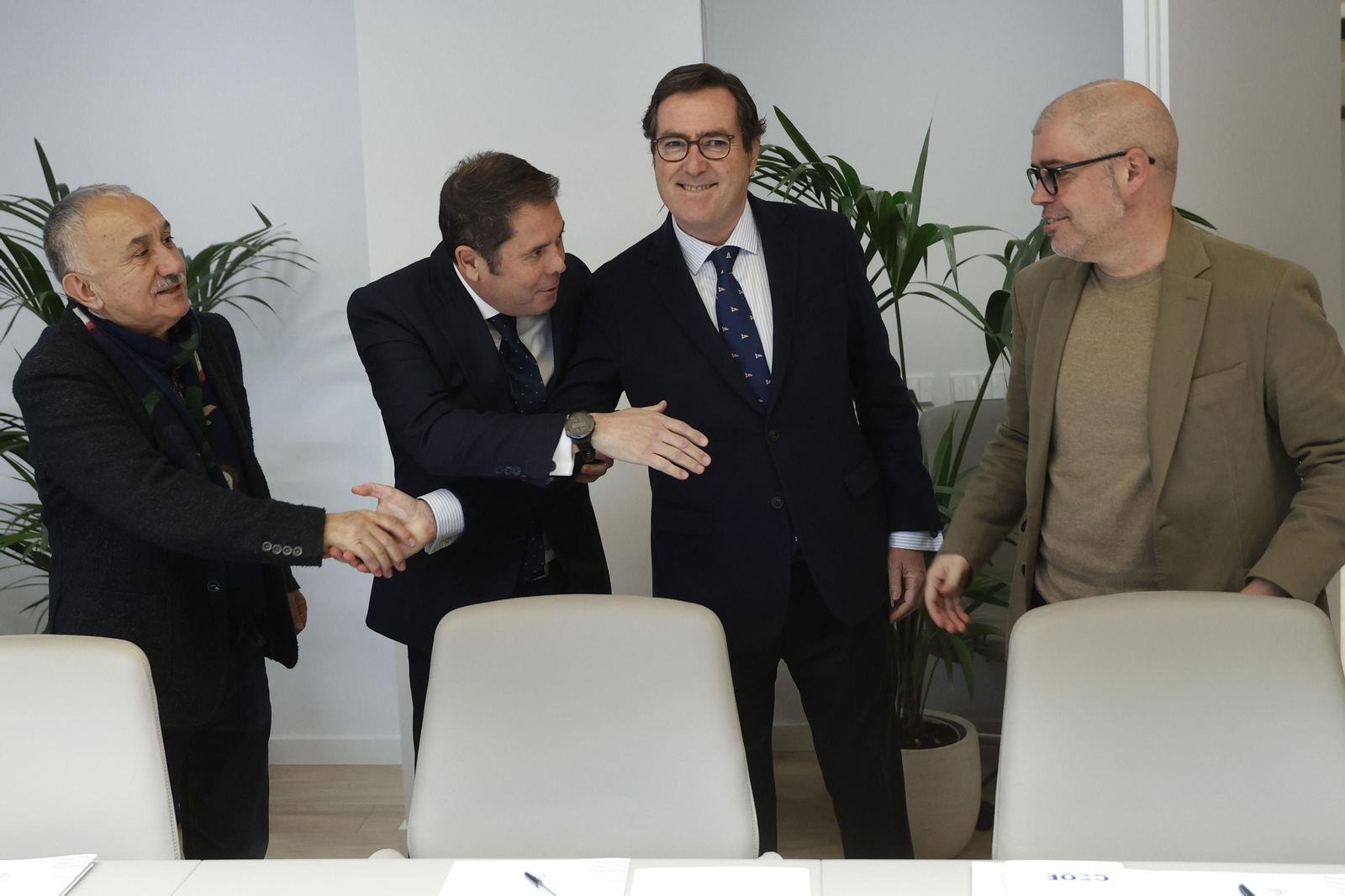 Unai Sordo (CCOO), Gerardo Cuerva (Cepyme), Antonio Garamendi (CEOE) y Pepe Álvarez (UGT), juntos este jueves para asistir a una reunión con Calviño sobre los fondos europeos
