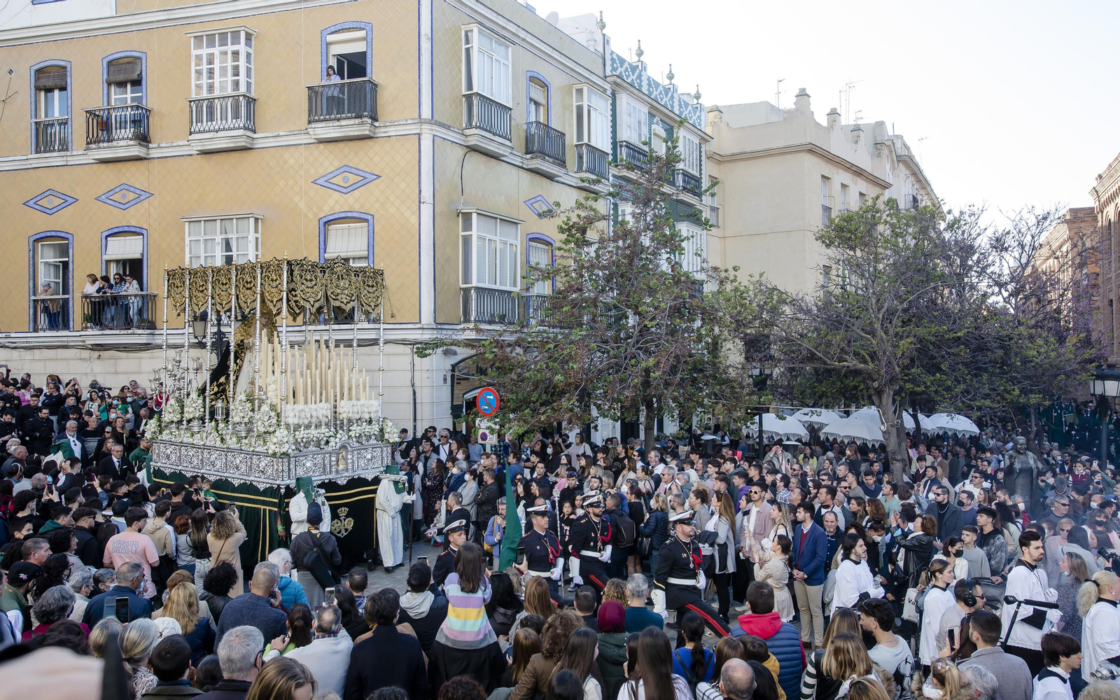 Las imágenes de la cofradía de Las Cigarreras en la Semana Santa de Cádiz 2022