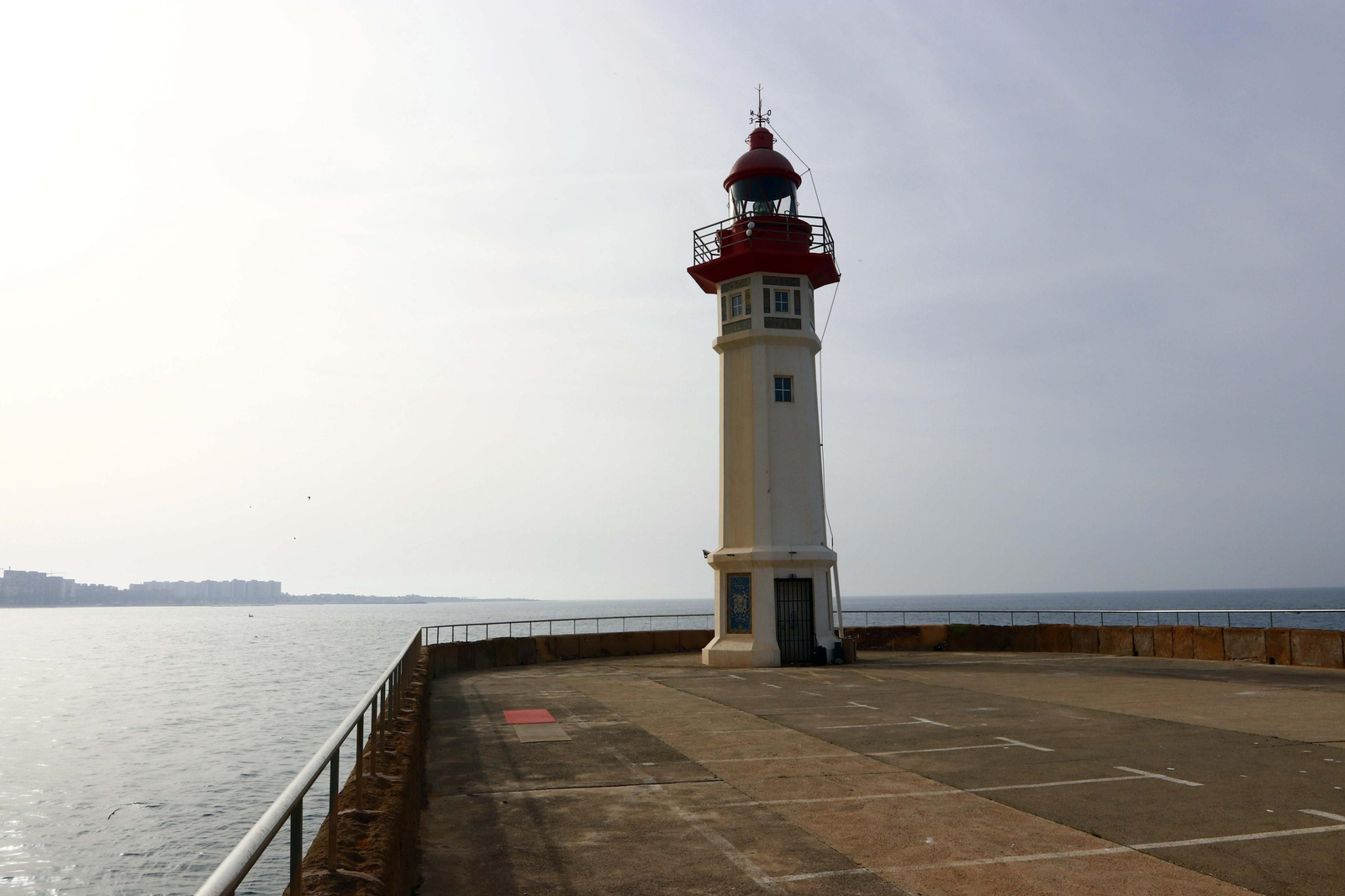 Faro del muelle de Poniente