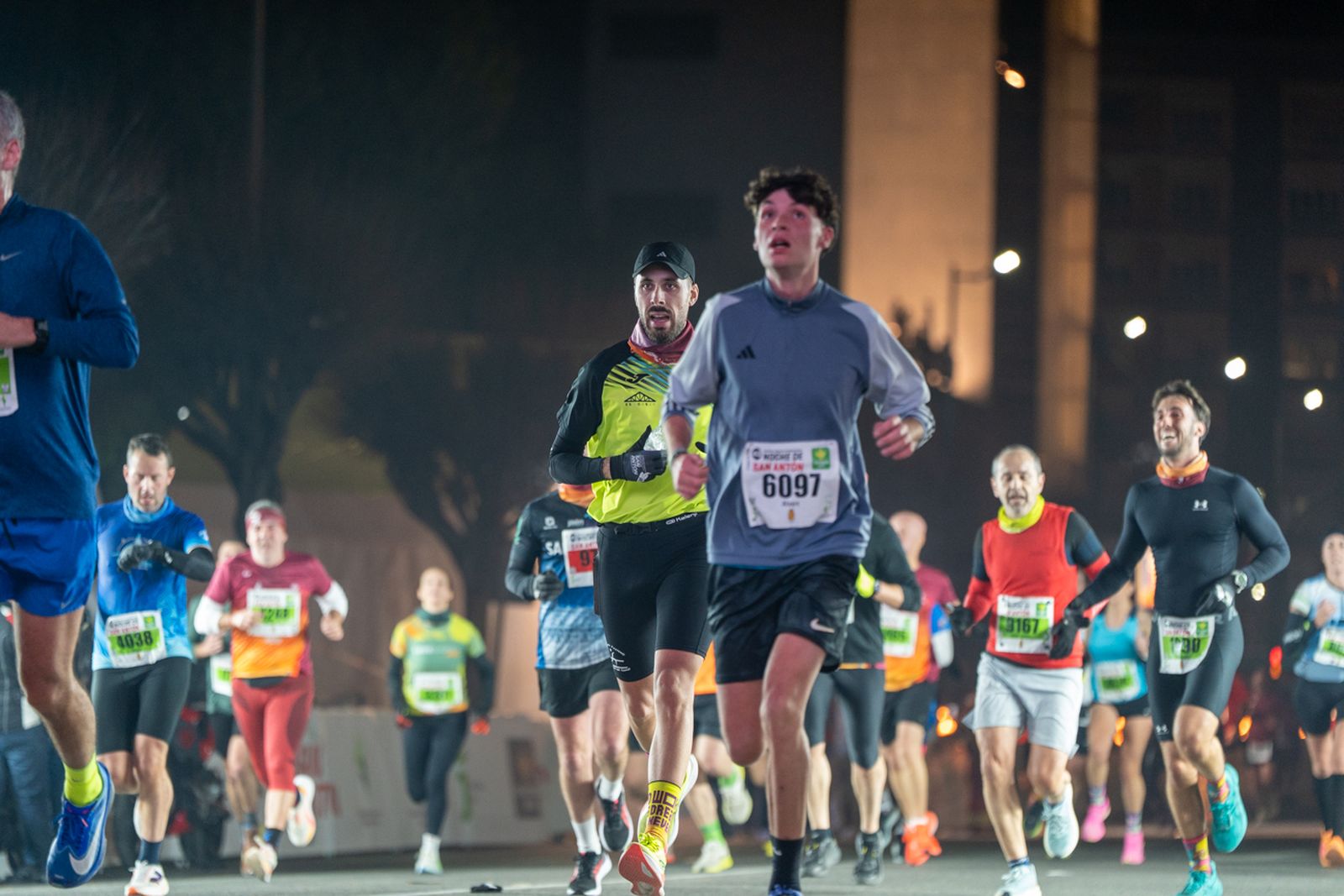 En imágenes: búscate en tu llegada a meta de la Carrera de San Antón 2026 (7)