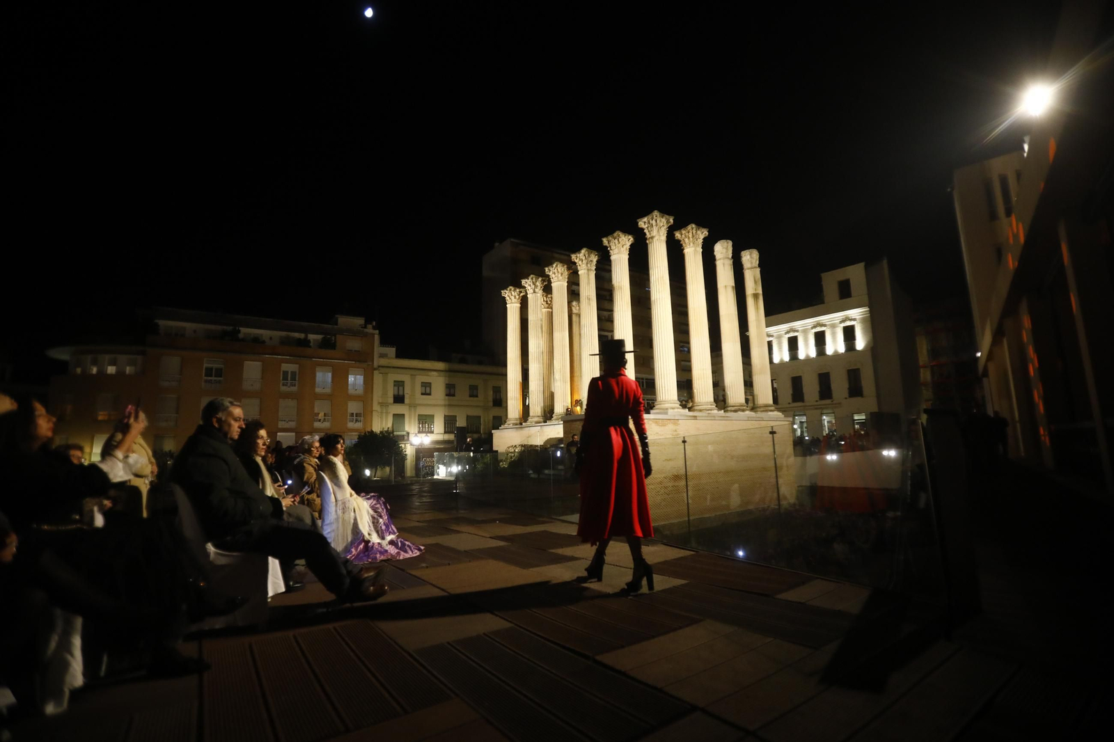 Las mejores imágenes del desfile de Mancini en el Templo Romano de Córdoba