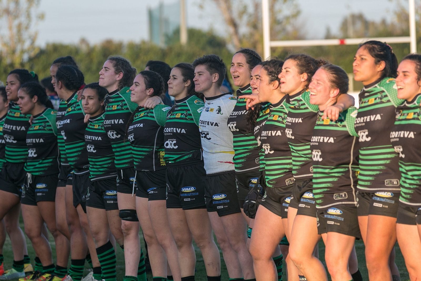 Las jugadoras del Corteva Cocos celebran uno de los triunfos de la presente temporada.
