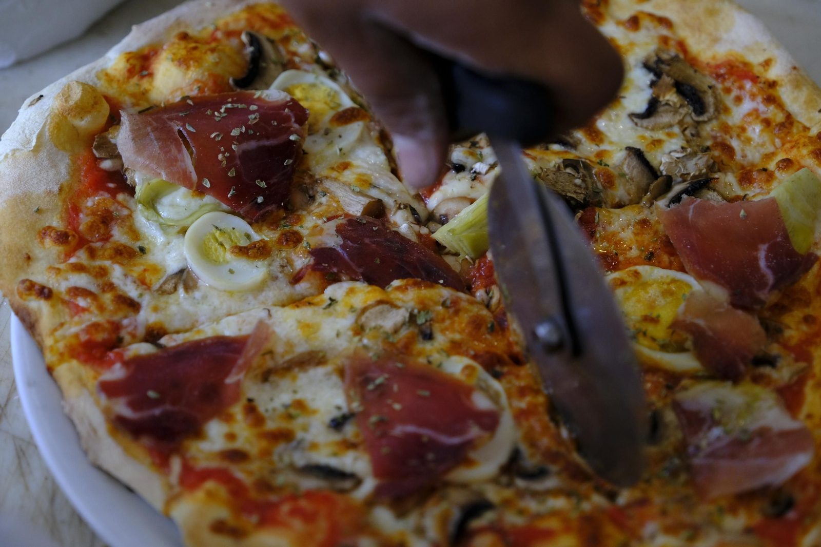 Fotogalería de la Pizzeria La Trattoria, 20 años de vida. Almería