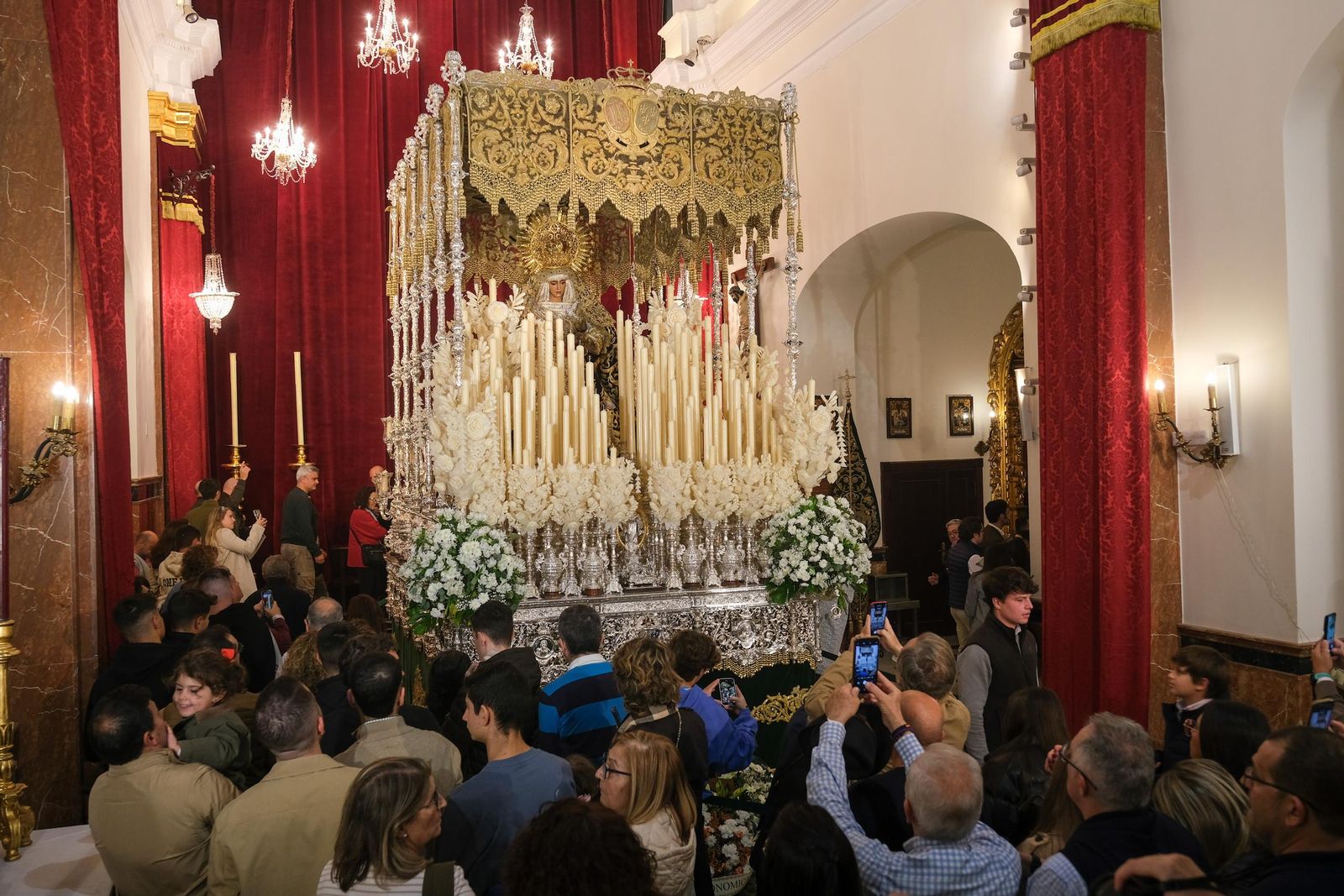 Visitas al Cachorro y Esperanza de Triana previo a sus traslados a la Catedral
