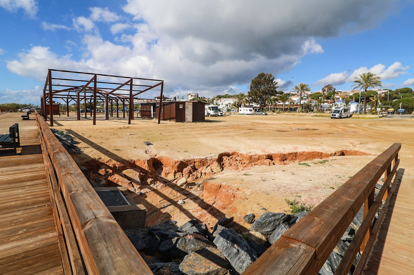 Estado de la playa de Mazagón tras los últimos temporales, en fotografías