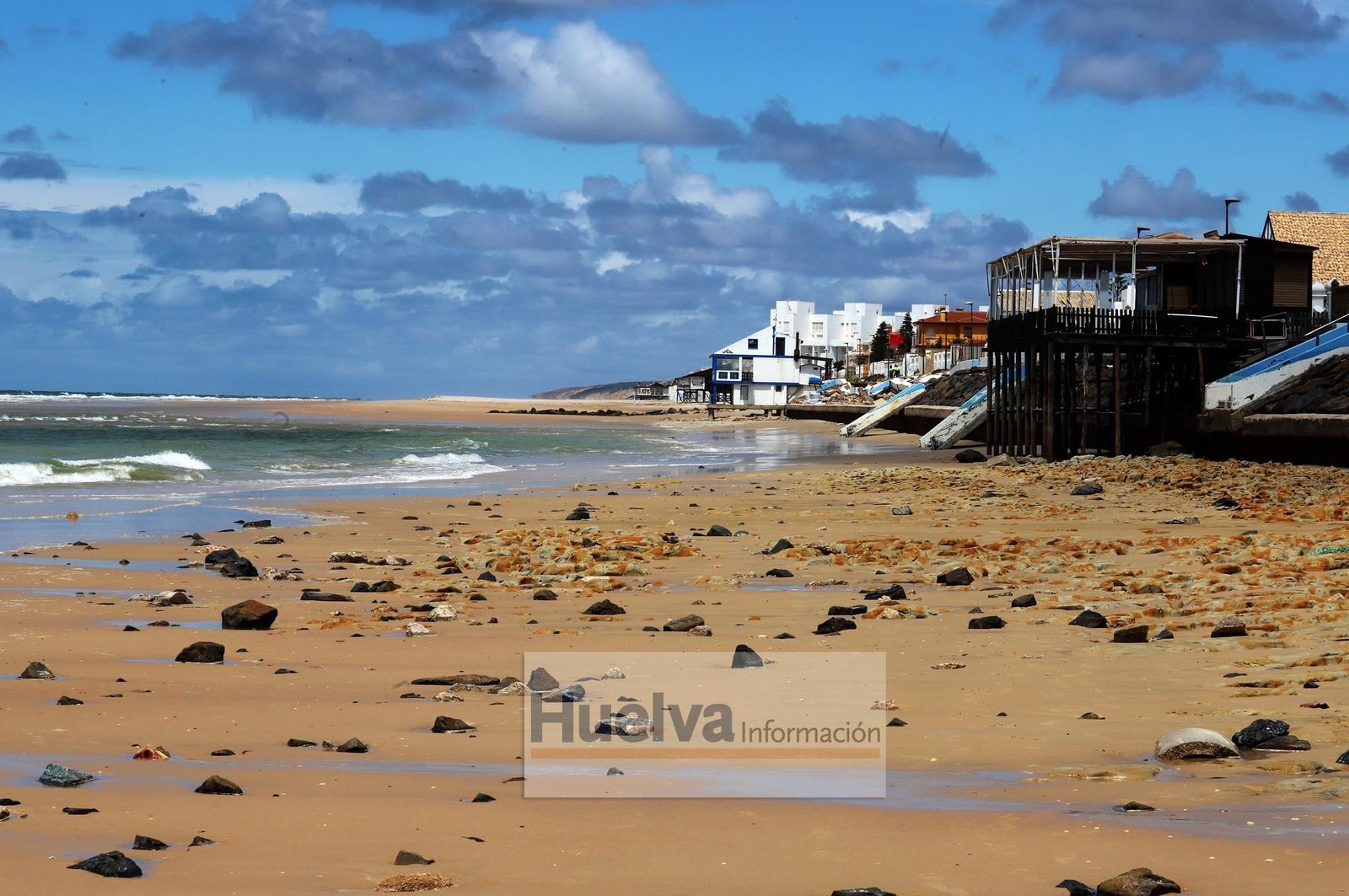 Imágenes de la zona de la playa de Matalascañas más afectada por el temporal