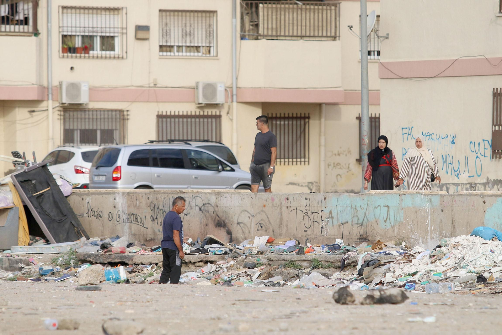 Las imágenes de la basura producida por el mercadillo de El Puche