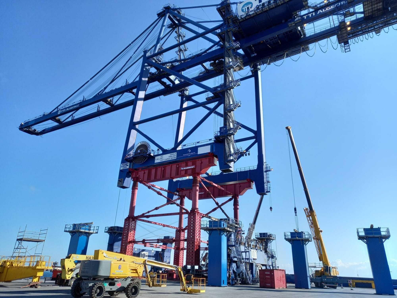 Tareas de corte y presentación de las piezas añadidas a la grúa